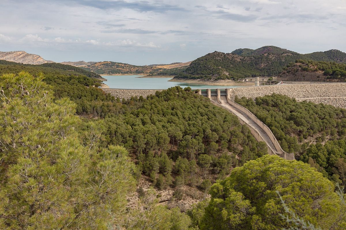Les lacs de barrage du Guadalhorce près de l'accès nord